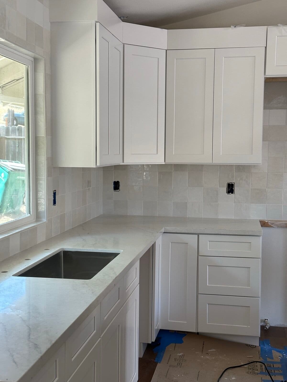 White shaker kitchen with quartz counters finished by OTG in the El Dorado area