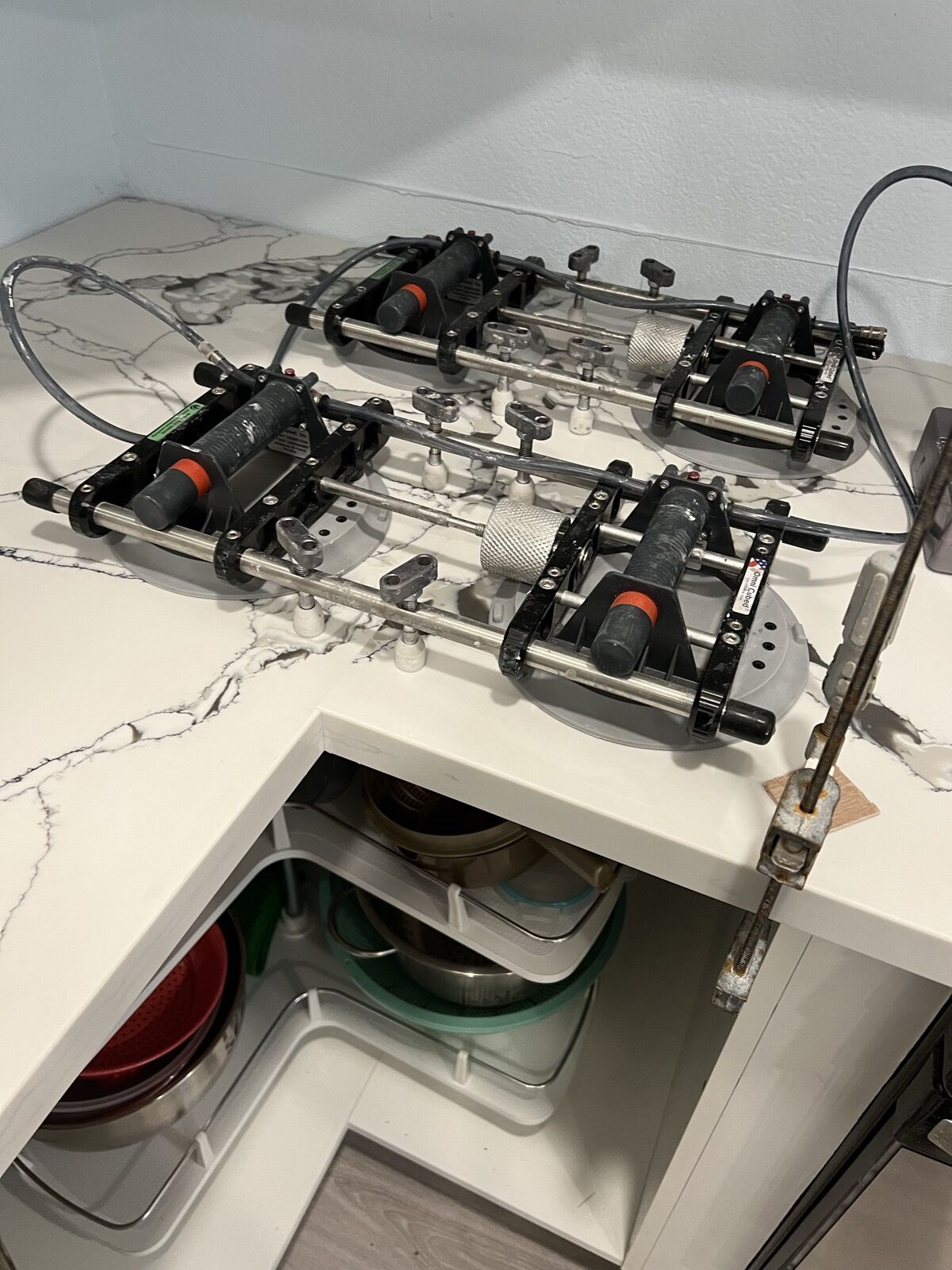 Vacuum seam clamps leveling a countertop joint during installation